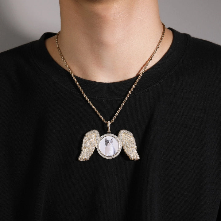 3D ZIRCON DIAMOND CIRCLE CUSTOM PICTURE PENDANT WITH ANGEL WINGS